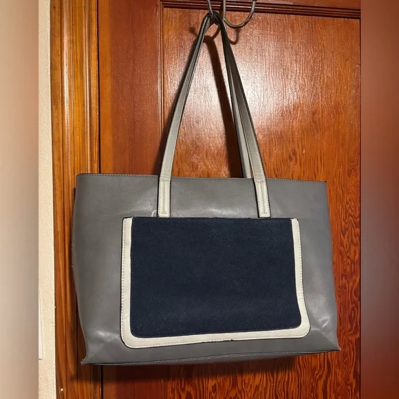 LILY & IVY Gray Leather Tote Bag with Navy Suede Front Pocket - Picture 3 of 9